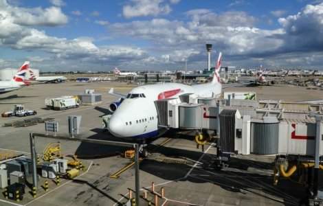 Doua aeroporturi londoneze iau masuri de nivel militar impotriva dronelor