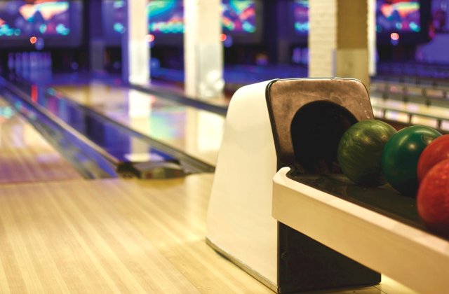 Schimb de focuri si "mai multe victime" intr-o sala de bowling din apropiere de Los Angeles