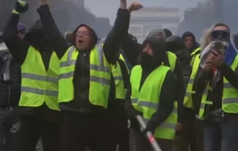Ciocniri intre "vestele galbene" si fortele de ordine la Paris