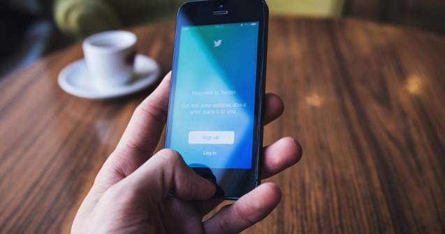 Un miliardar japonez a depasit recordul de redistribuiri pe Twitter dupa ce a promis bani celor care ii popularizeaza mesajul