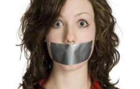 Scandalul 'romanilor violatori': O romanca a redus la tacere audienta postului italian RaiDue