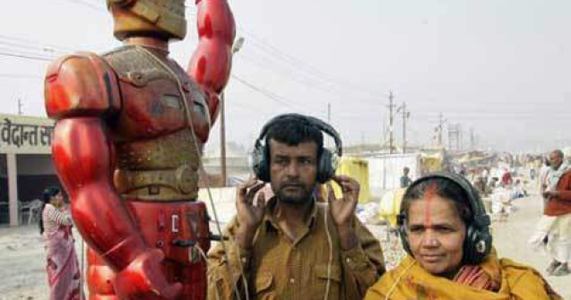 Indienii isi afla viitorul de la robotii astrologi