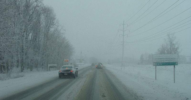 Viscolul "a atacat" zeci de localitati si drumuri