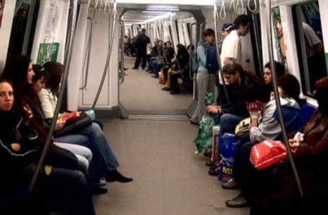 Metrorex se conformeaza: Trenuri "la cheremul" populatiei