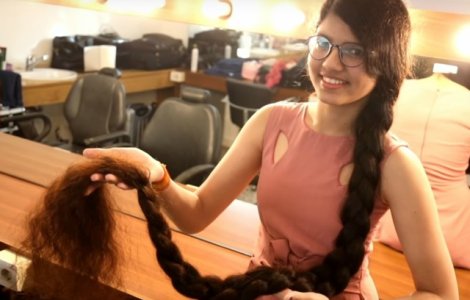 O adolescenta din India are cel mai lung par din lume / VIDEO