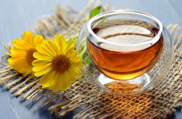 Remediul ideal pentru mahmureala si insomnii: 8 utilizari neobisnuite ale mierii