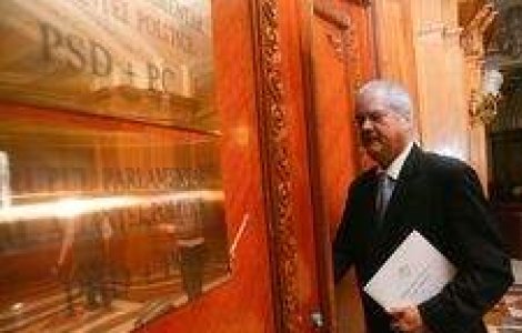 Nastase: Dupa cinci ani de cules ghiocei, Basescu ar trebui trimis la plimbare