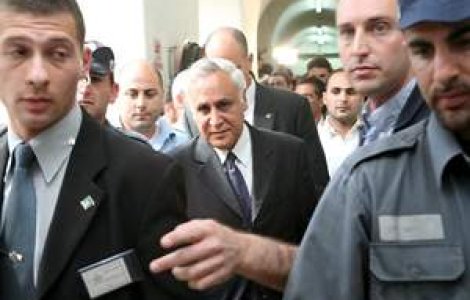 Fostul presedinte israelian Katzav, va fi pus sub acuzare pentru viol si risca 16 ani inchisoare