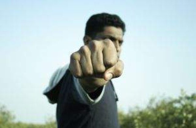 Deputatii adopta o pozitie mai ferma contra violentei in familie