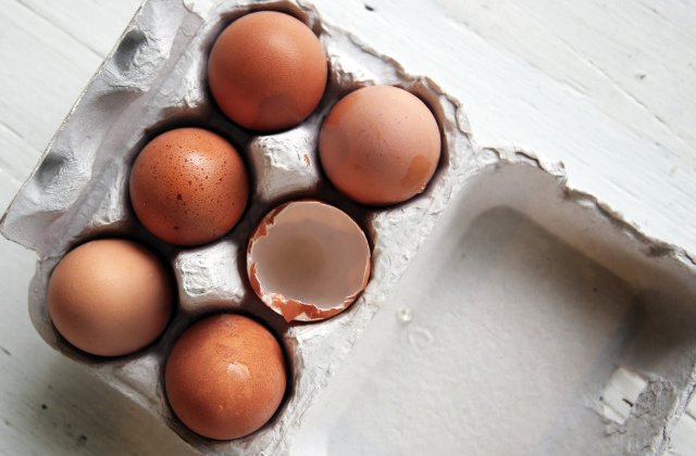 Peste 4 milioane de oua contaminate cu o substanta interzisa, descoperite in Teleorman