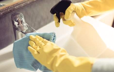  Top  8 greseli pe care sa le eviti cand faci curatenie in baie