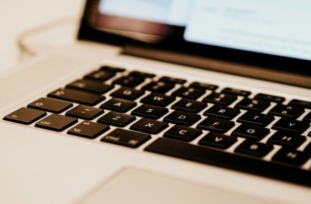 O aplicatie inventata in Cehia ii ajuta pe pacientii ramasi fara laringe sa-si foloseasca vocea