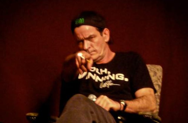 [VIDEO] Charlie Sheen: Ashton Kutcher este "varza"