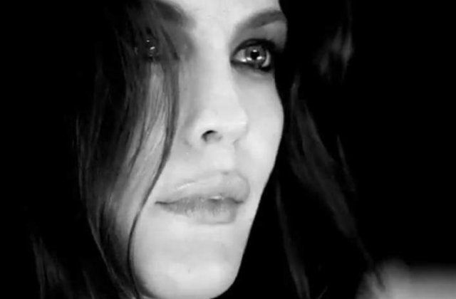 [VIDEO] Liv Tyler canta pentru Givenchy