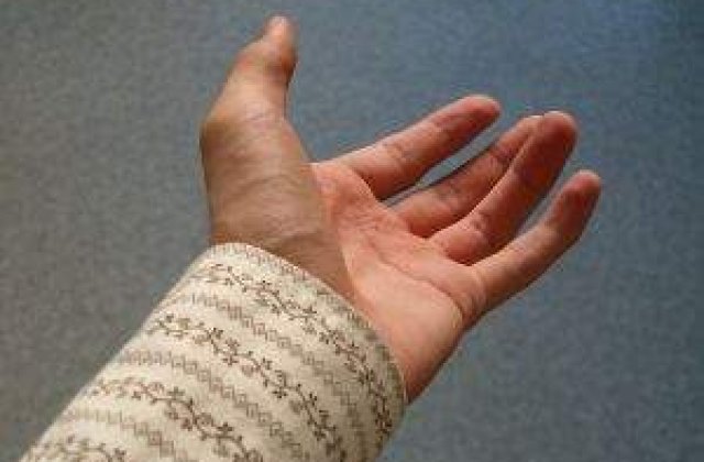 Autoritatile americane "intind o mana" romilor