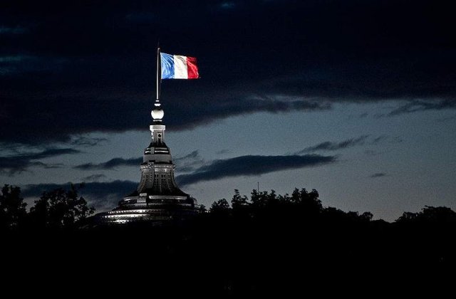 Franta o ia pe urmele Greciei, apreciaza jumatate din francezi