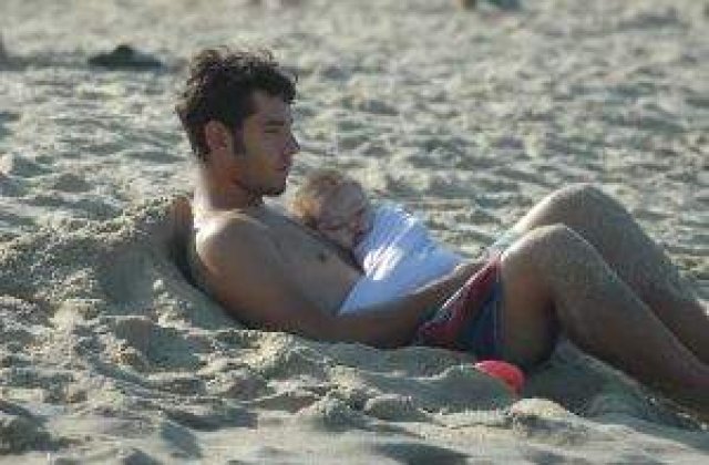 Tatii vor fi obligati prin lege sa ajute mamele cu bebelusul