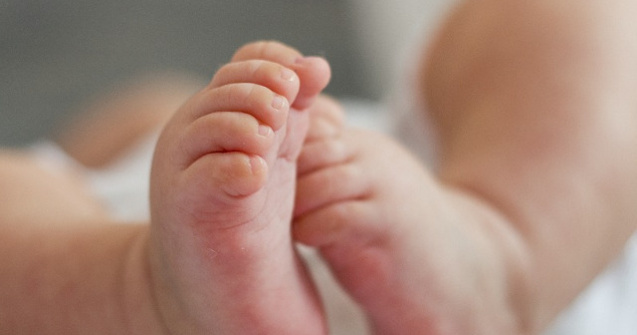 Un bebelus nascut de o minora de 15 ani a decedat de gripa, la Maternitatea din Buzau