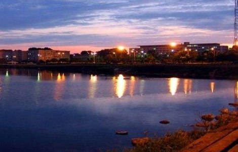  Video  Mangalia: Doi consilieri locali au fost "luati pe sus" de multime