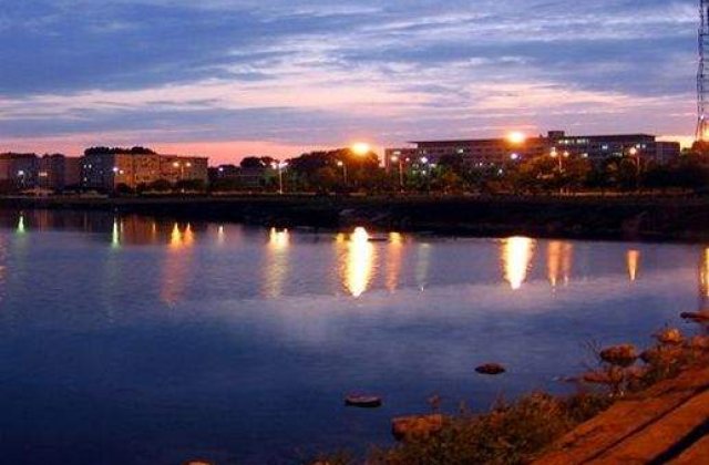 [VIDEO] Mangalia: Doi consilieri locali au fost "luati pe sus" de multime