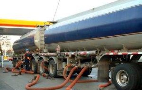 Iranul continua oprirea exportului de petrol