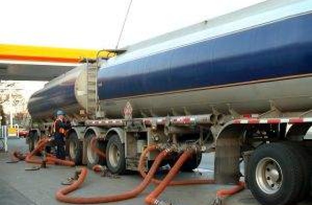 Iranul continua oprirea exportului de petrol
