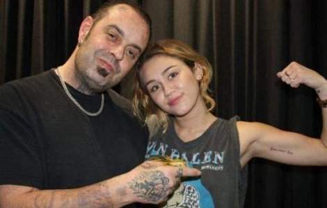 Ce tatuaj si-a mai facut Miley Cyrus?