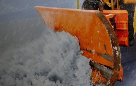 O femeie din Curtea de Arges a murit dupa ce a fost lovita de un utilaj de deszapezire