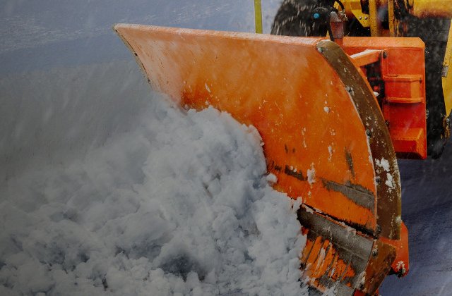 O femeie din Curtea de Arges a murit dupa ce a fost lovita de un utilaj de deszapezire