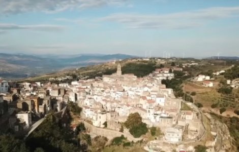 Airbnb te poate trimite sa stai trei luni gratuit intr-un sat italian. Ce conditii trebuie sa indeplinesti