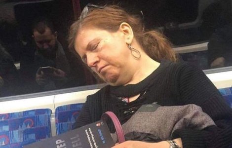  Top  10 imagini amuzante care arata ca oamenii chiar pot dormi oriunde