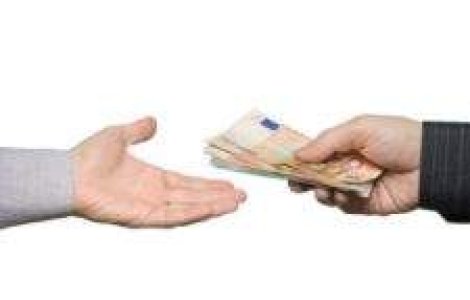 Un curs de peste 5 lei/euro: Posibila consecinta a unui imprumut extern