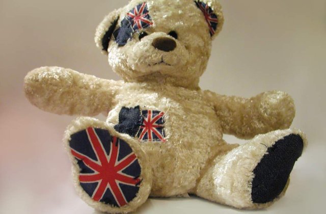 Tu mai adormi cu ursuletul de plus? Britanicii DA