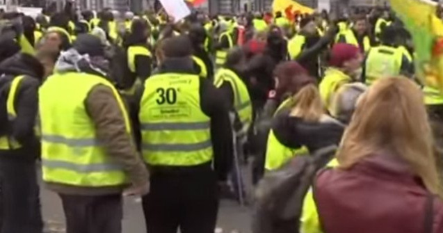 "Vestele galbene" au manifestat la Paris, in al zecelea weekend consecutiv de proteste