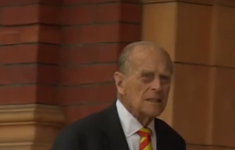 Dupa accidentul de joi, printul Philip a fost surprins conducand fara centura de siguranta