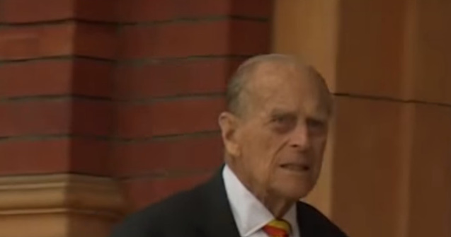 Dupa accidentul de joi, printul Philip a fost surprins conducand fara centura de siguranta