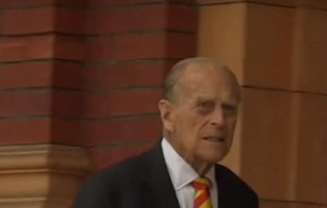 Dupa accidentul de joi, printul Philip a fost surprins conducand fara centura de siguranta