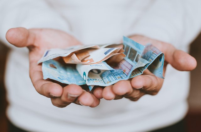 3,8 miliarde de oameni au tot atatia bani cat 26 cei mai bogati oameni din lume