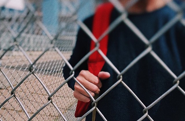 Un elev de 18 ani a fost injunghiat in pauza, in curtea unui liceu din Vaslui