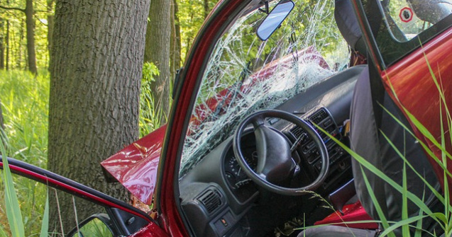 Accident grav in Arad. O adolescenta a fost aruncata la 10 metri distanta din masina