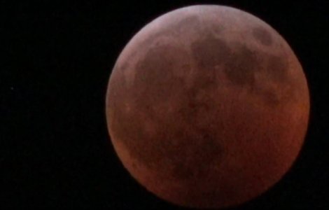 Eclipsa totala de luna, vizibila si din Romania / VIDEO
