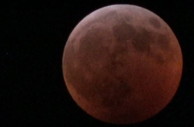 Eclipsa totala de luna, vizibila si din Romania / VIDEO