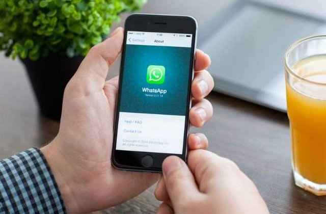 WhatsApp va reduce la cinci numarul destinatarilor unui mesaj, pentru a combate zvonurile