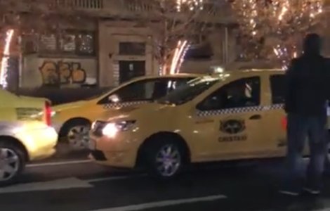 Cateva sute de taximetristi au protestat luni, in centrul Capitalei/ VIDEO