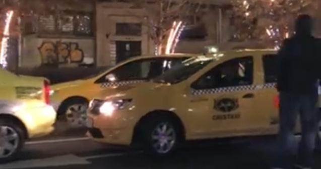 Cateva sute de taximetristi au protestat luni, in centrul Capitalei/ VIDEO