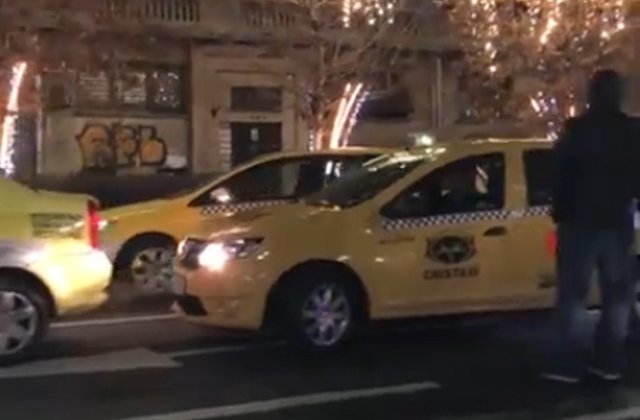 Cateva sute de taximetristi au protestat luni, in centrul Capitalei/ VIDEO