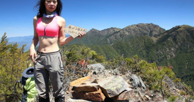 A murit tanara renumita pentru selfie-urile in bikini pe munte