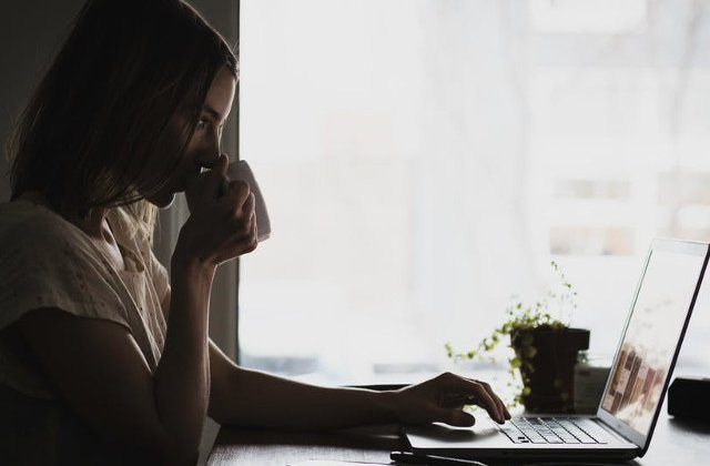 8 idei eficiente pentru a fi mai productiv atunci cand lucrezi de acasa