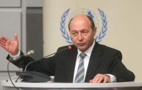 Basescu despre imprumutul de la FMI: 'Fereasca Dumnezeu sa fie un miliard in plus sau in minus ca presa ar face explozie'