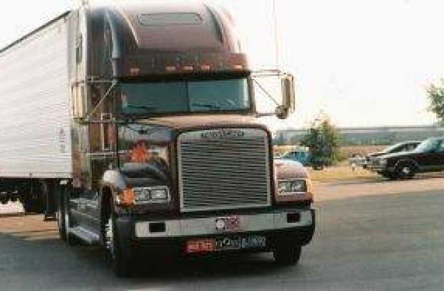 Inca o zi de stat la coada pentru camionagii